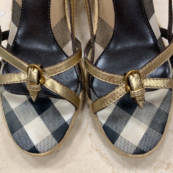 BURBERRY SIGNATURE WEDGE IN GOLD METALLIC LEATHER WITH JUTE WRAPPED HEEL SZ 8 - Picture 7 of 12